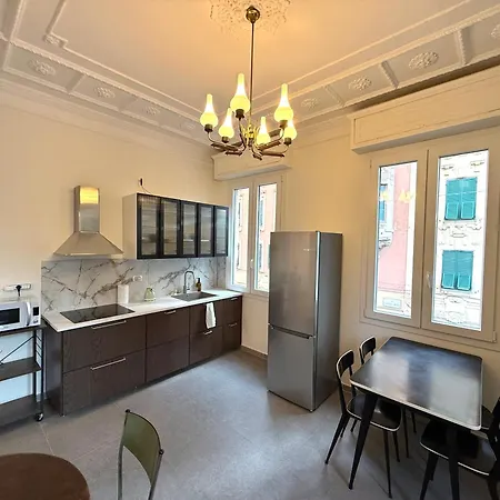 Vintage Retreat Near Brignole Station 3* Janov